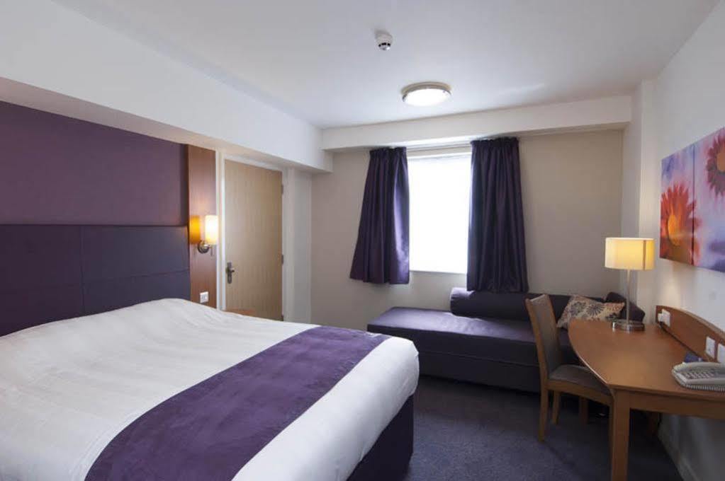 Premier Inn Hemel Hempstead Central Exterior foto